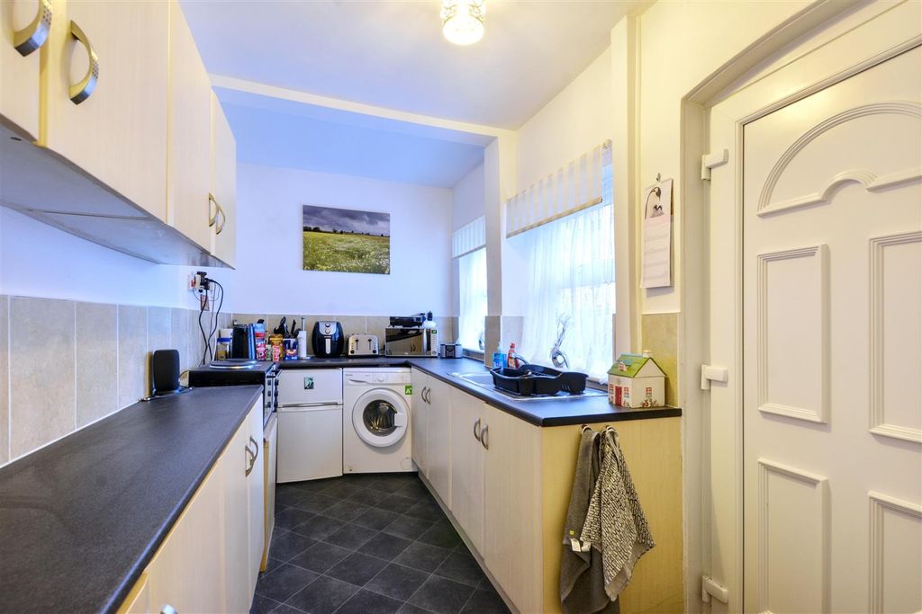 Property photo 3 of 16 Kitchen.Jpeg