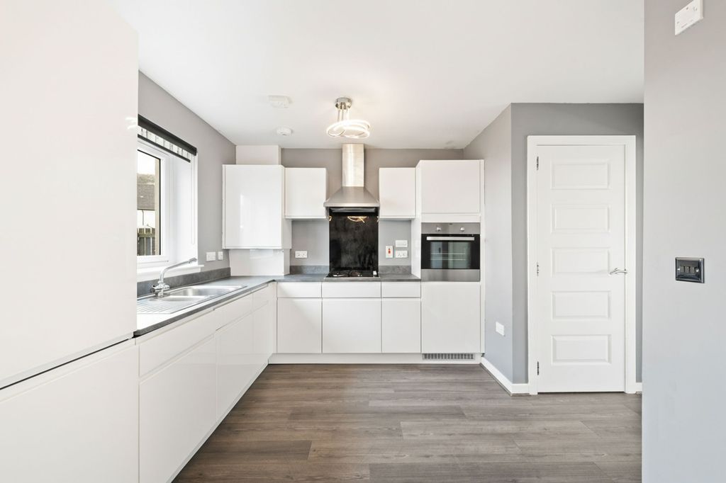 Property photo 2 of 32 Kitchen/ Dining Area