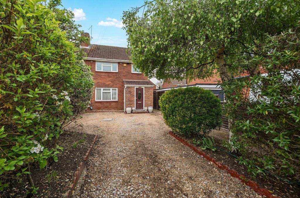 Property photo 1 of 13 1434587-16-69E1Fb...