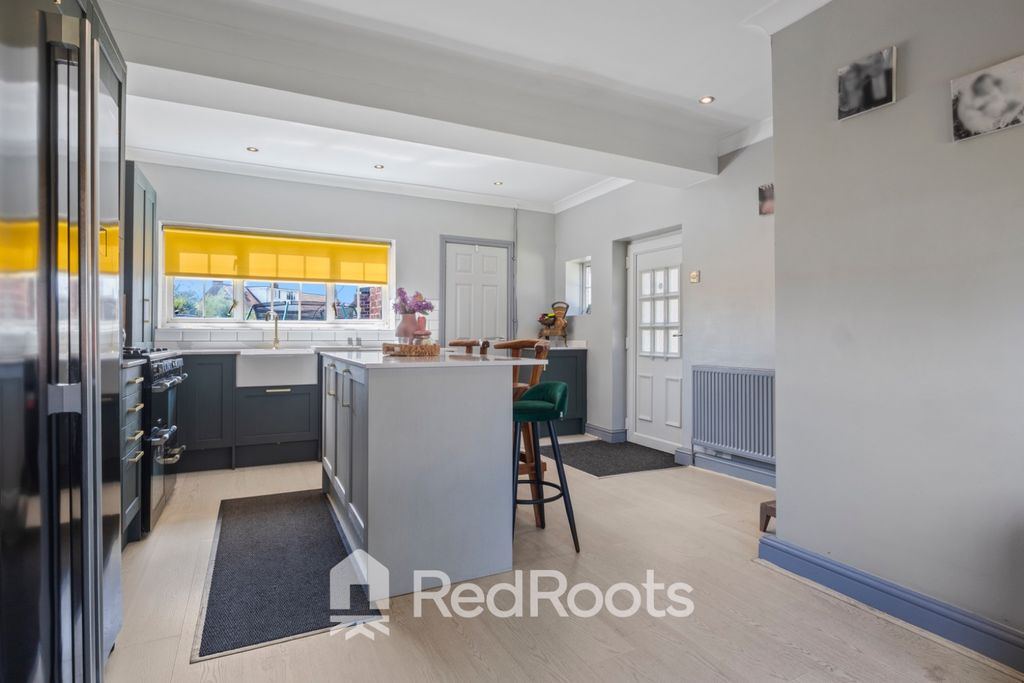 Property photo 2 of 25 5193943