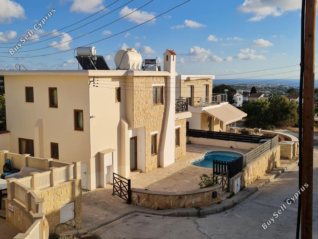 Property photo 1 of 32