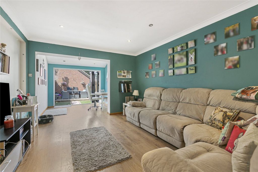 Property photo 2 of 11 Living Room