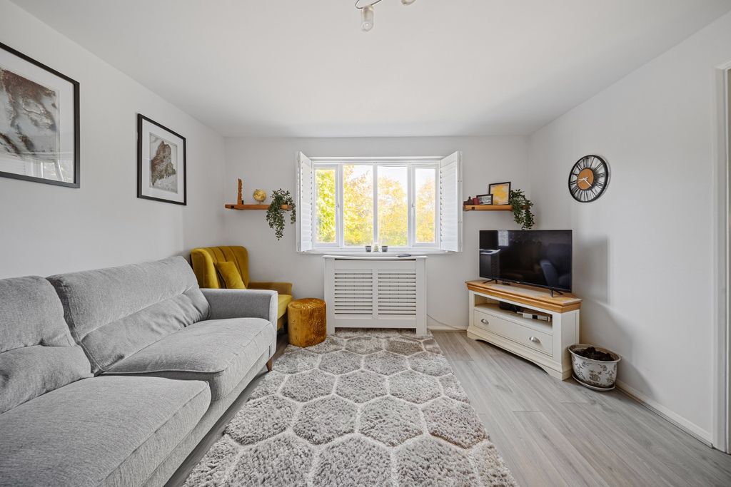 Property photo 2 of 8 4547403