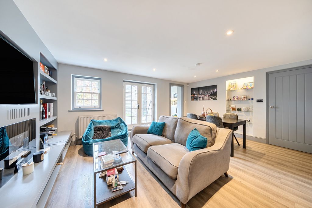 Property photo 1 of 19 Reception