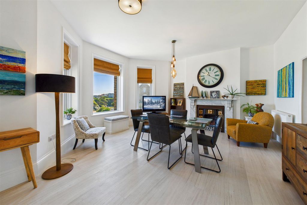 Property photo 3 of 35 Lounge Diner