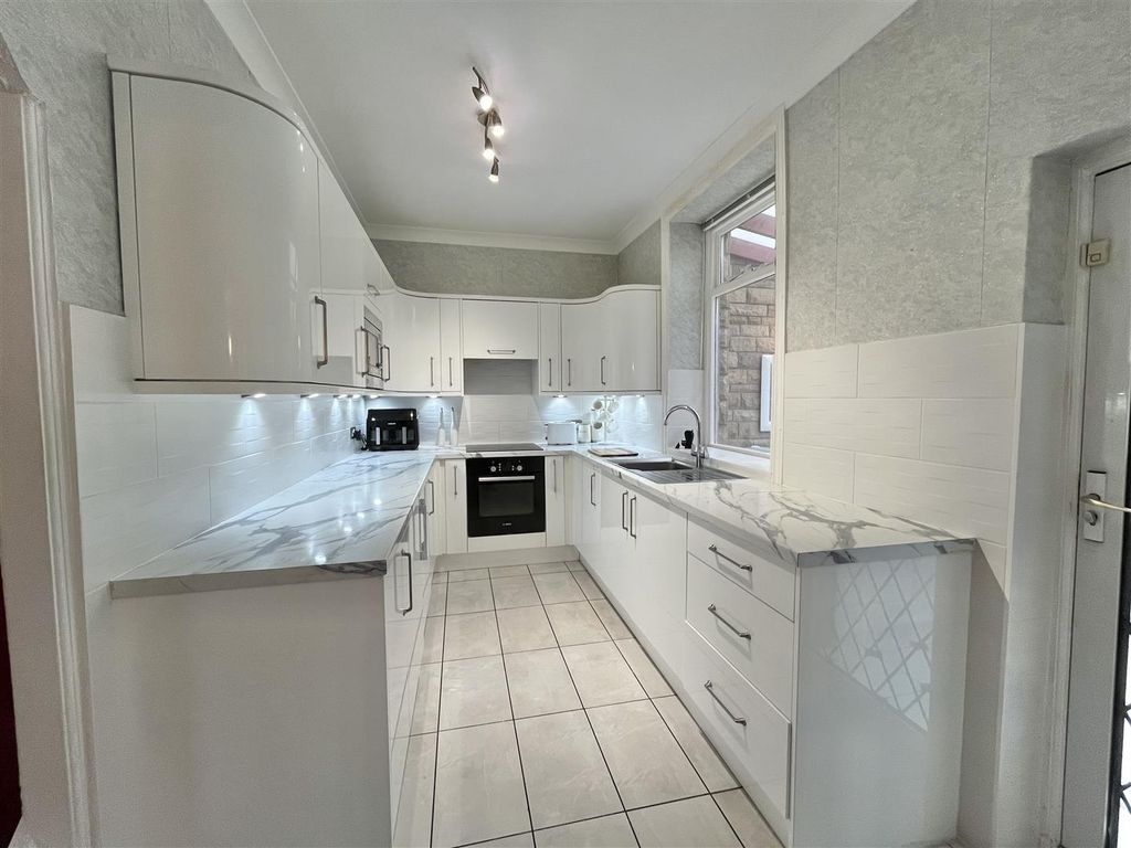 Property photo 2 of 16 Kitchen