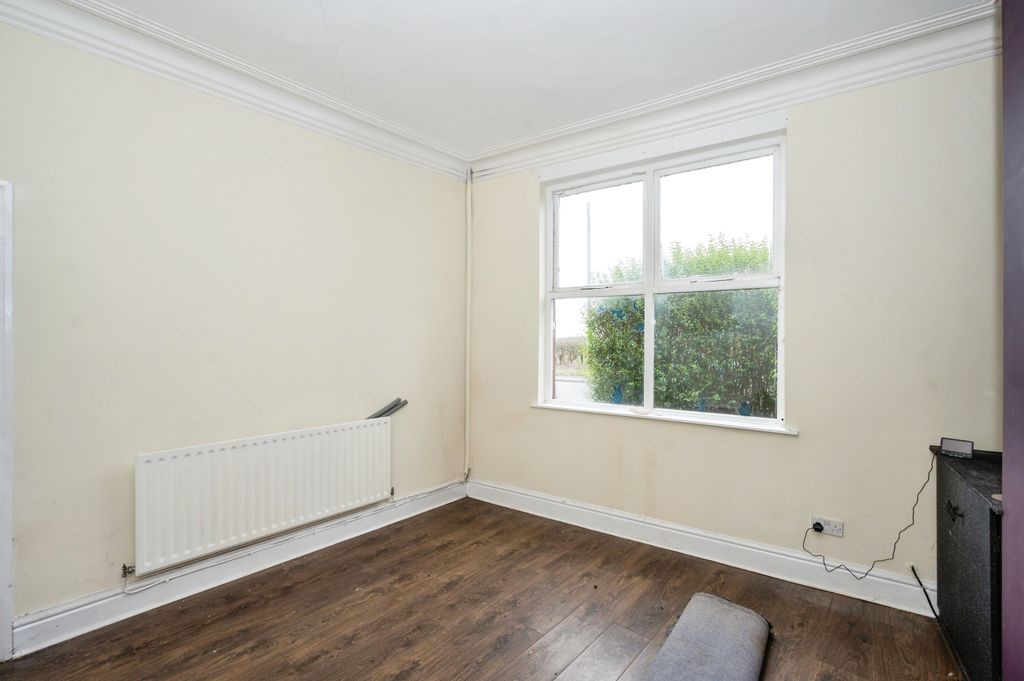 Property photo 3 of 17 Dining Room
