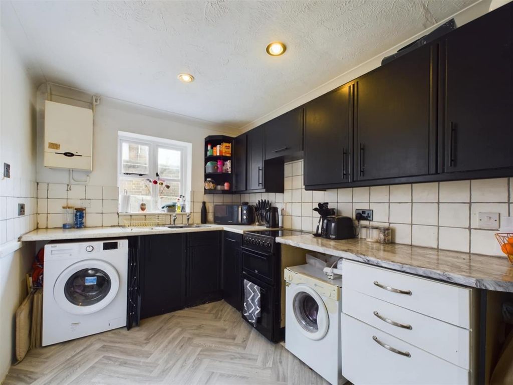 Property photo 3 of 13 Kitchen