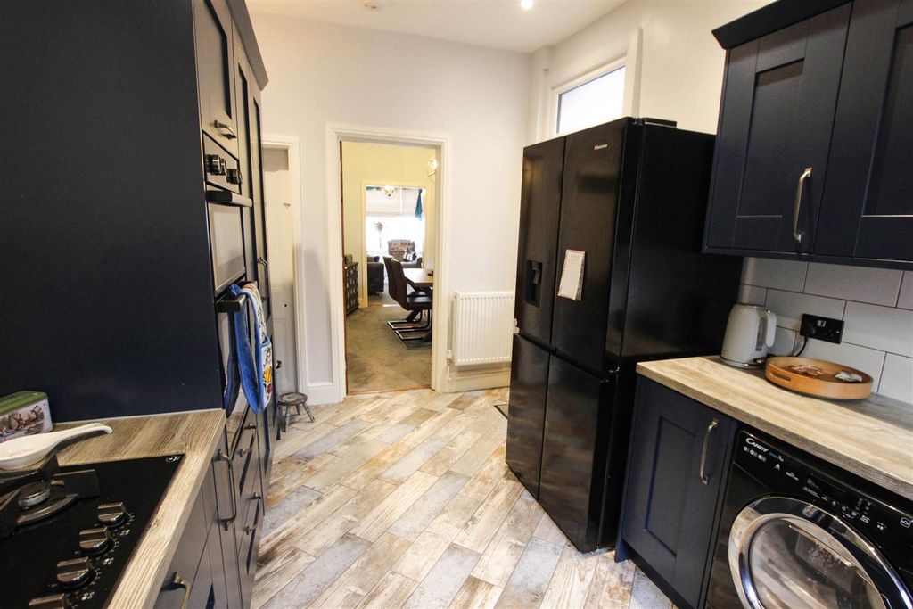 Property photo 3 of 20 Kitchen