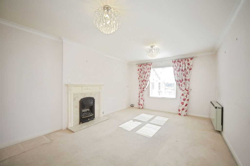 Property photo 2 of 21