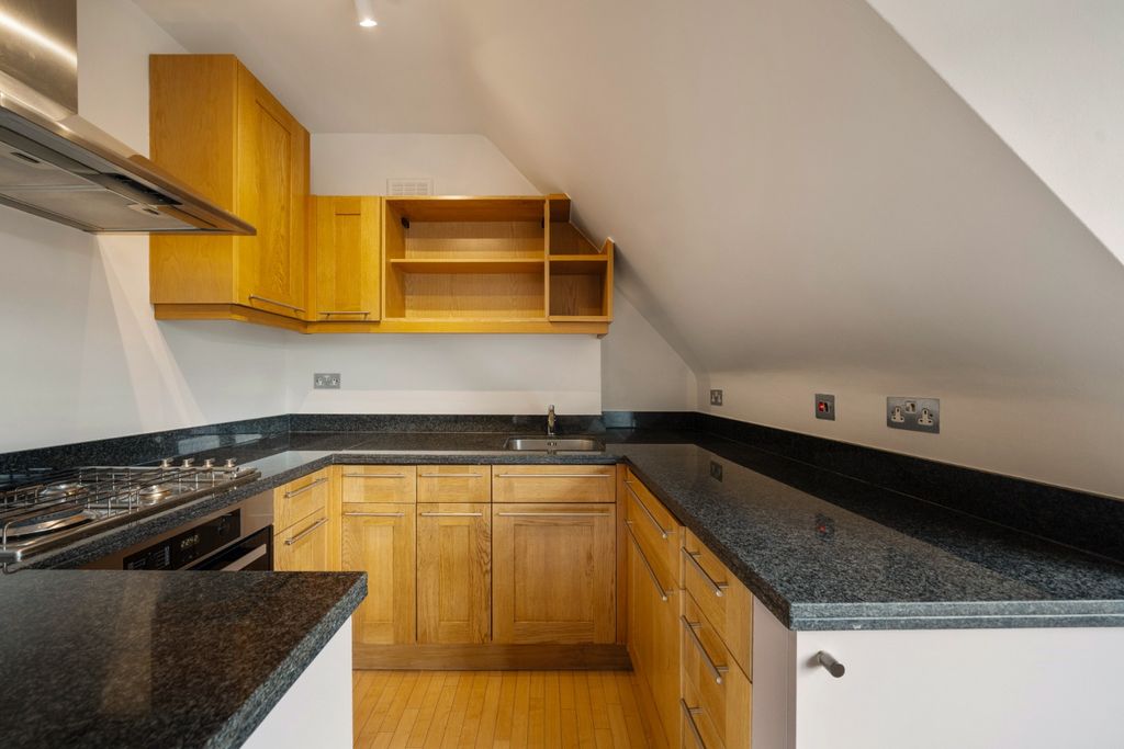 Property photo 3 of 10 5376593