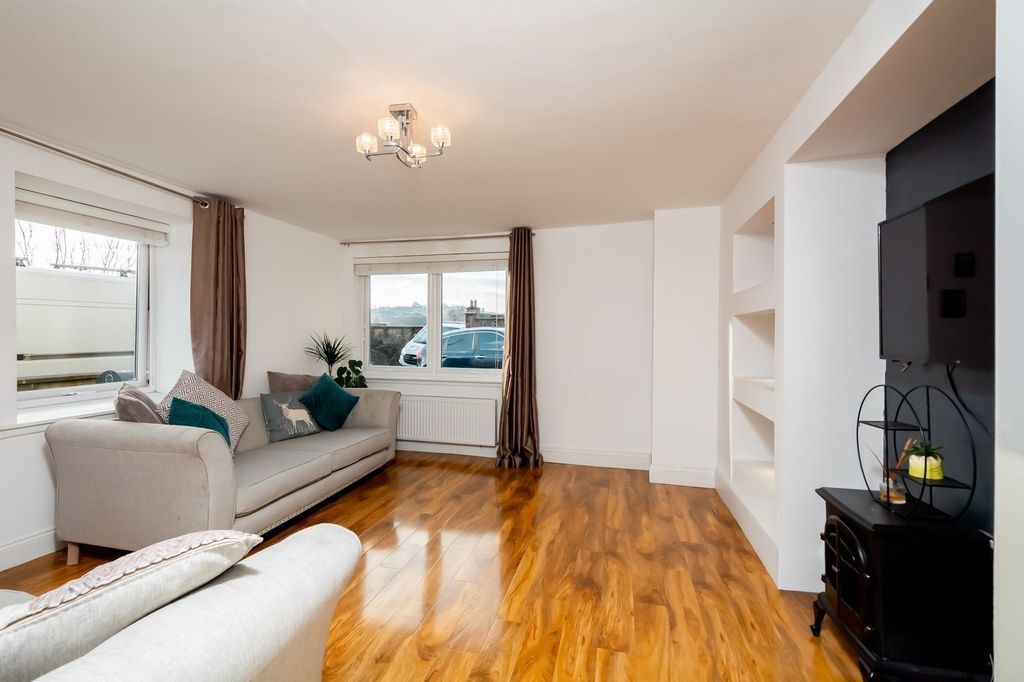 Property photo 2 of 27 Living Room