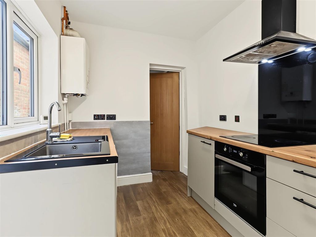 Property photo 2 of 10 Kitchen