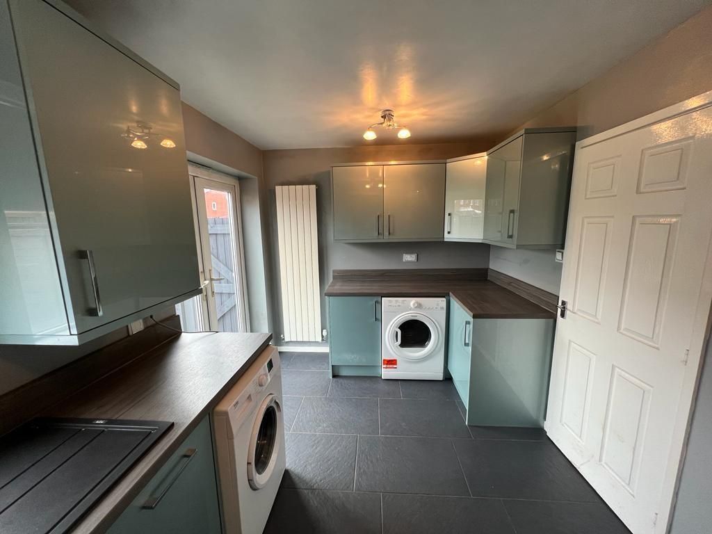 Property photo 2 of 8 Kitchen