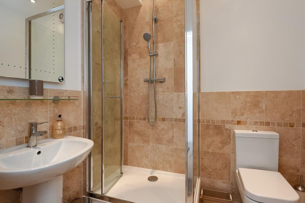 Property photo 3 of 10 Bathroom