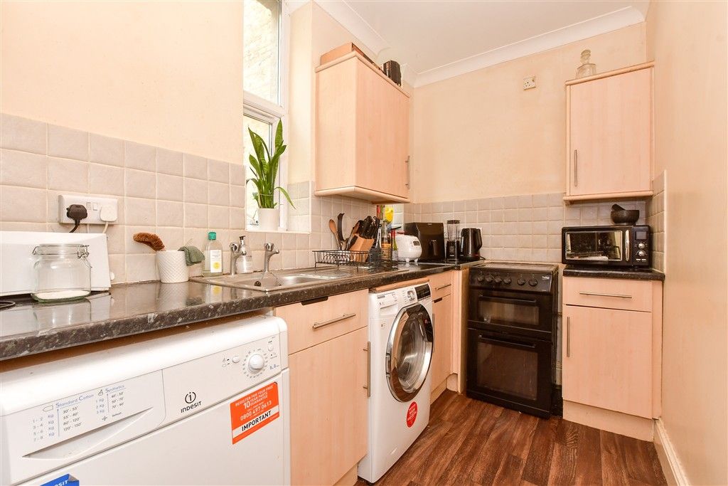 Property photo 3 of 10 Kitchen