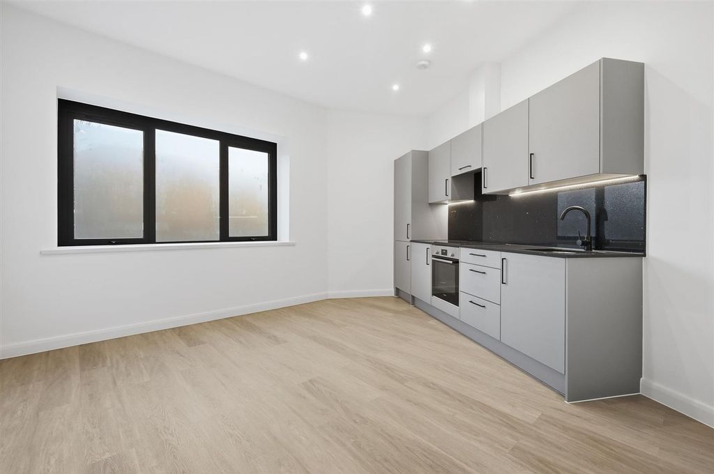 Property photo 3 of 8 002_Img_5759.Jpg