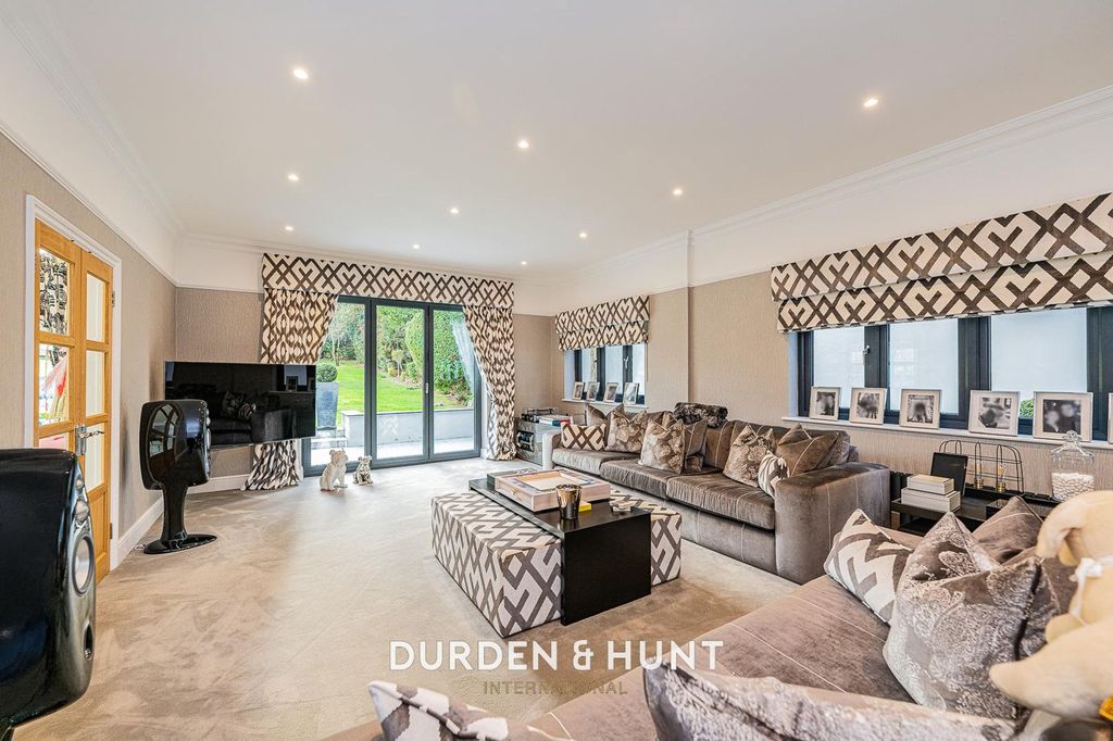 Property photo 3 of 72 Greensted-53.Jpg