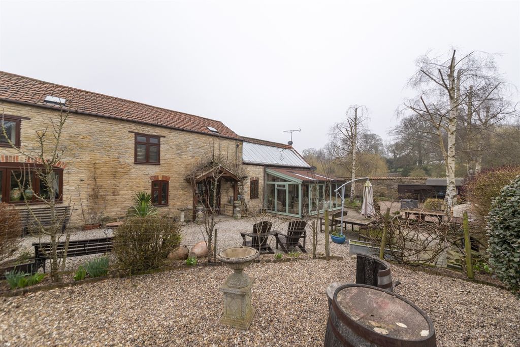 Property photo 3 of 28