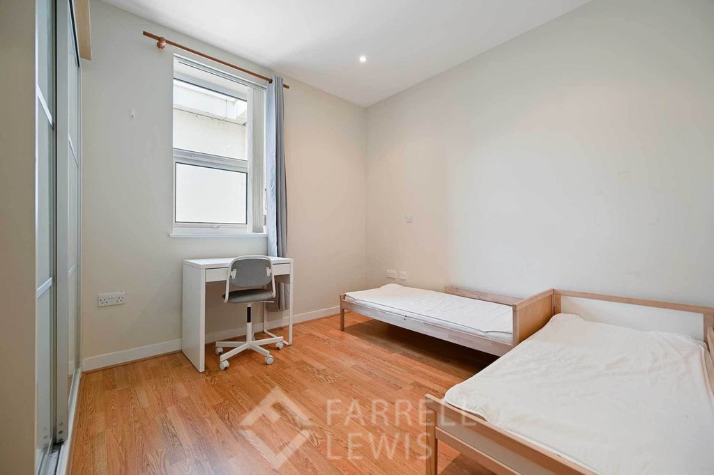 Property photo 2 of 10 Photo