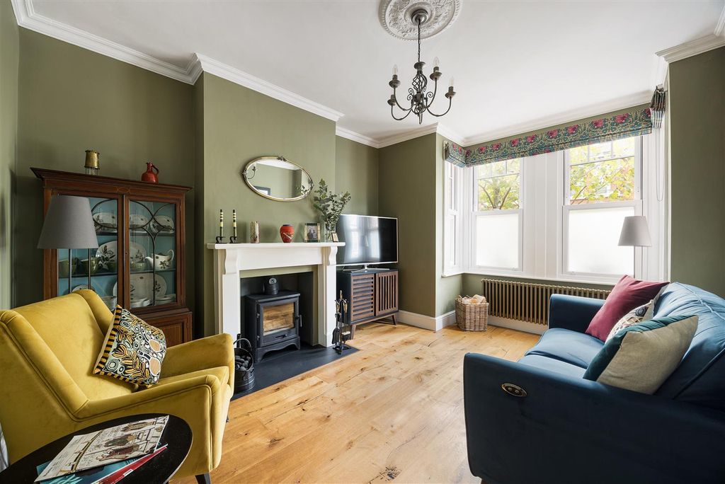 Property photo 2 of 39 Ridgdale Street, E3