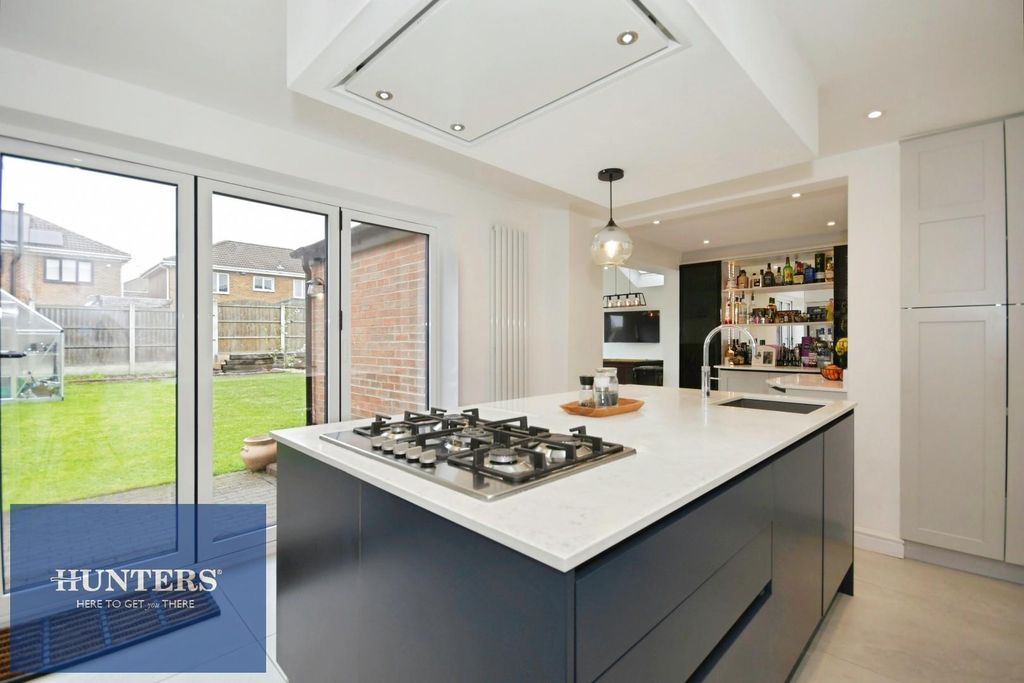 Property photo 3 of 25 Kitchen 02.Jpg