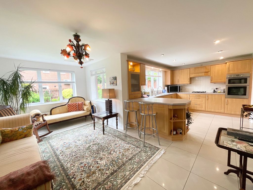 Property photo 2 of 34