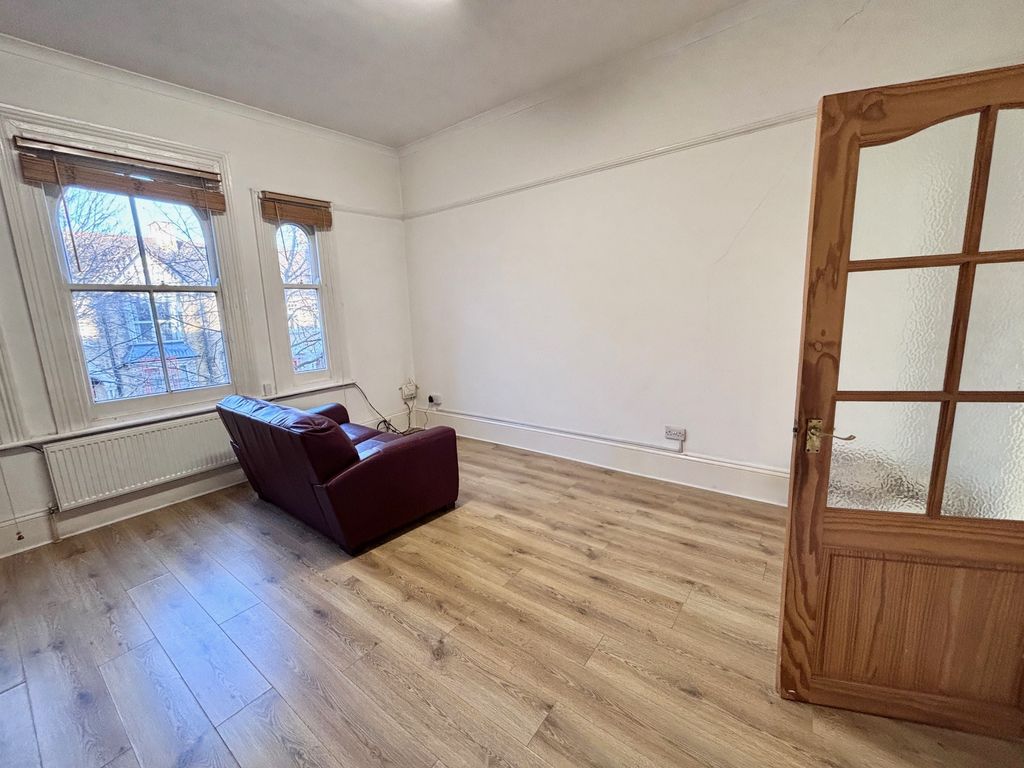 Property photo 2 of 4 Living Room