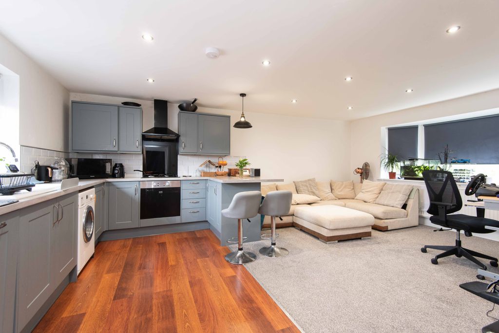 Property photo 2 of 21