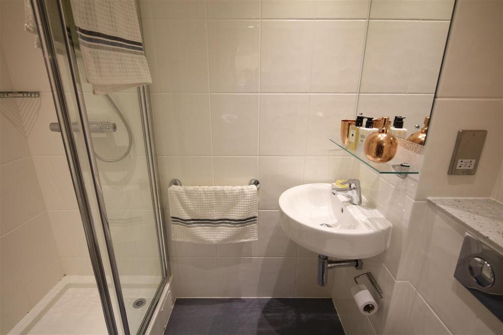 Property photo 3 of 5 Bathroom
