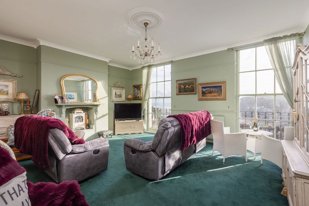 Property photo 2 of 20