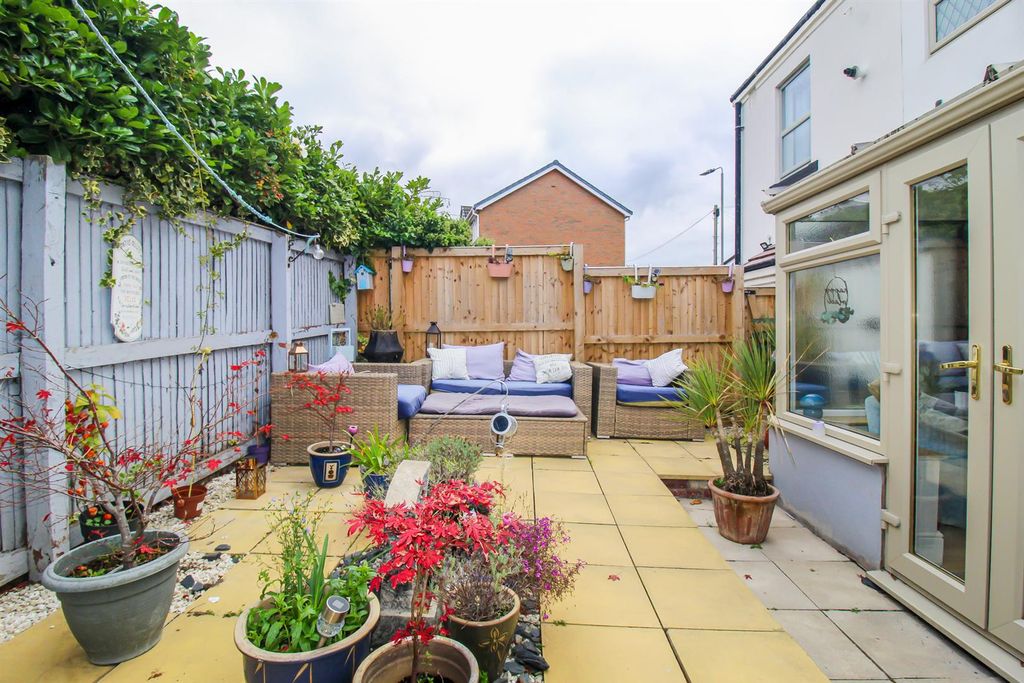 Property photo 1 of 13 Outside