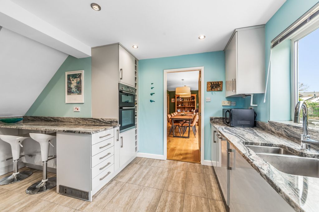 Property photo 3 of 24