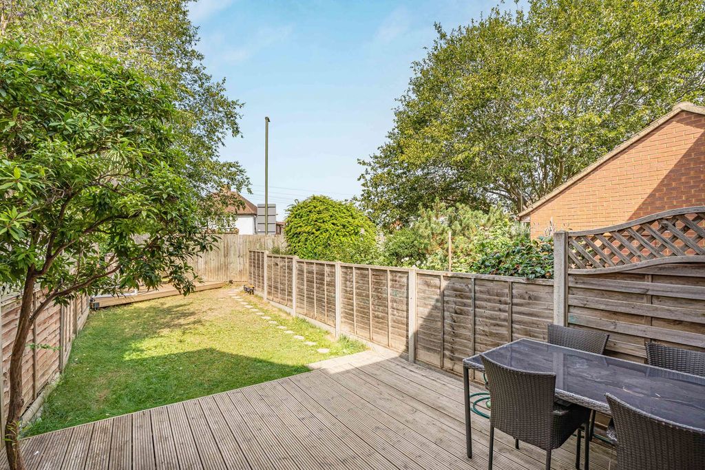 Property photo 2 of 13 Garden