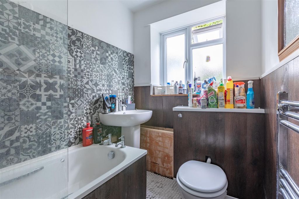 Property photo 3 of 7 Bathroom