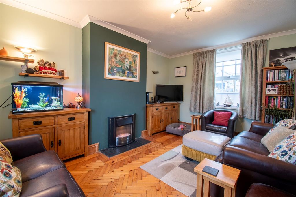 Property photo 3 of 28 Living Room