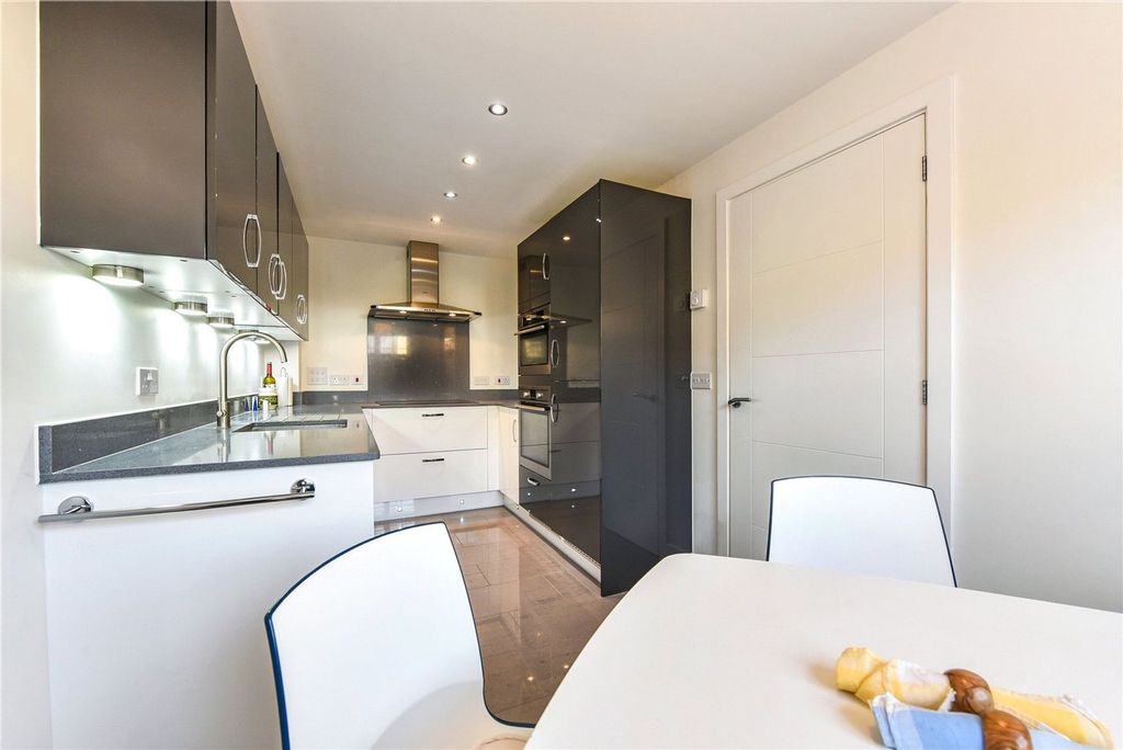 Property photo 1 of 17 Picture No. 14