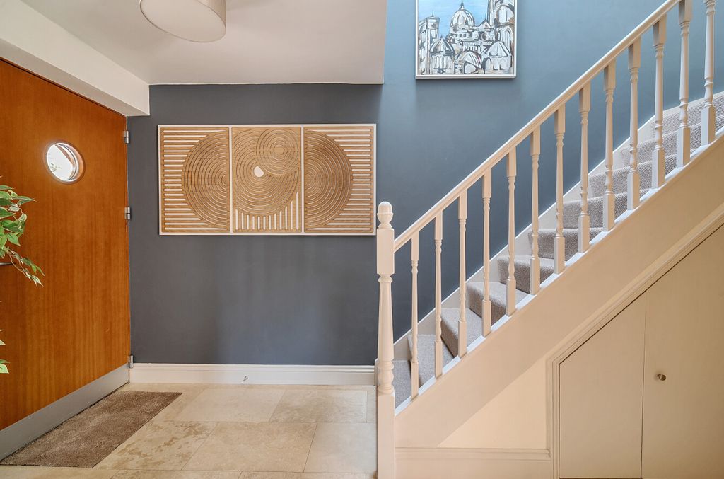 Property photo 3 of 15 1303823-16-6846d5...
