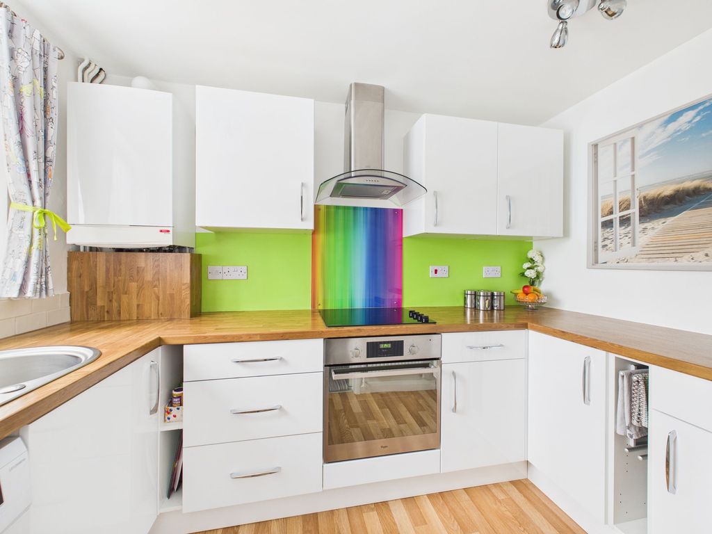 Property photo 3 of 19 Kitchen