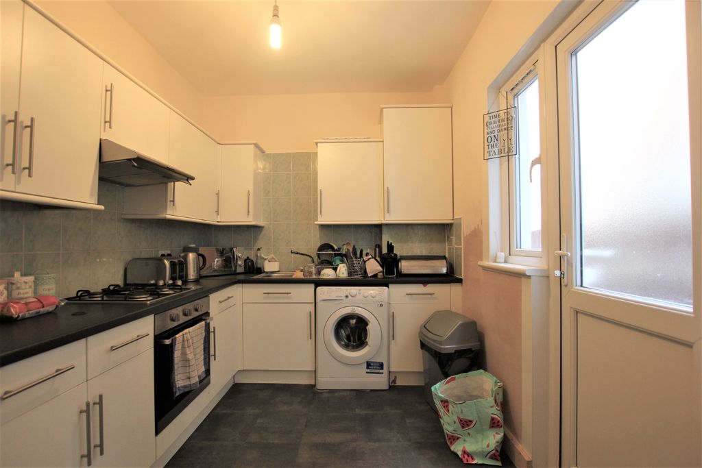 Property photo 3 of 11 Kitchen.Jpg