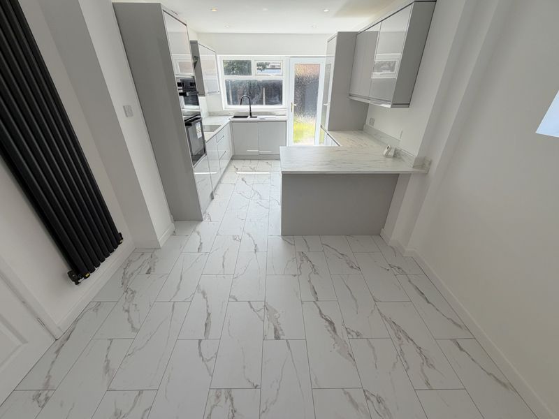 Property photo 2 of 25 Dining Kitchen