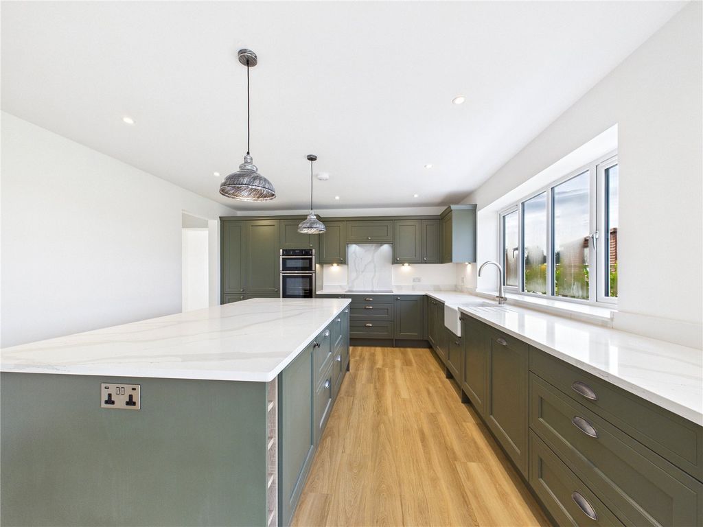 Property photo 3 of 27 Picture No. 18