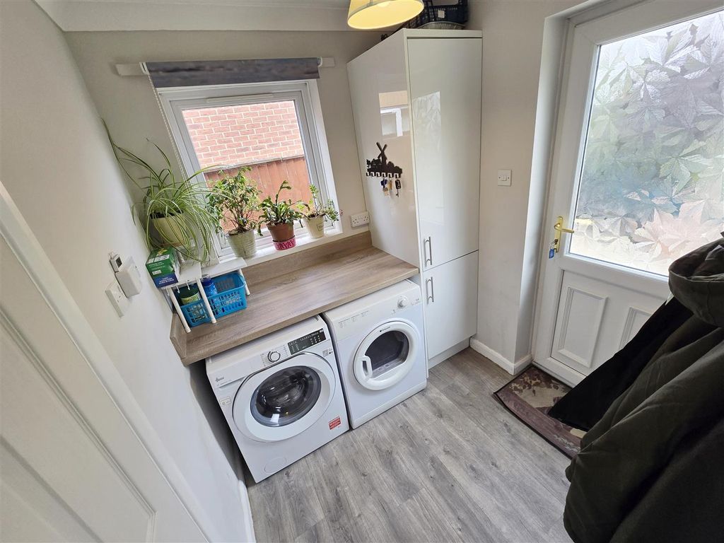 Property photo 3 of 18 Utility Room