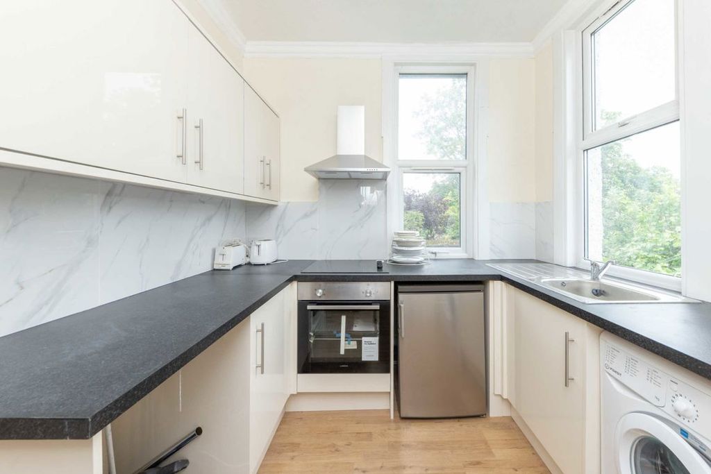 Property photo 1 of 3