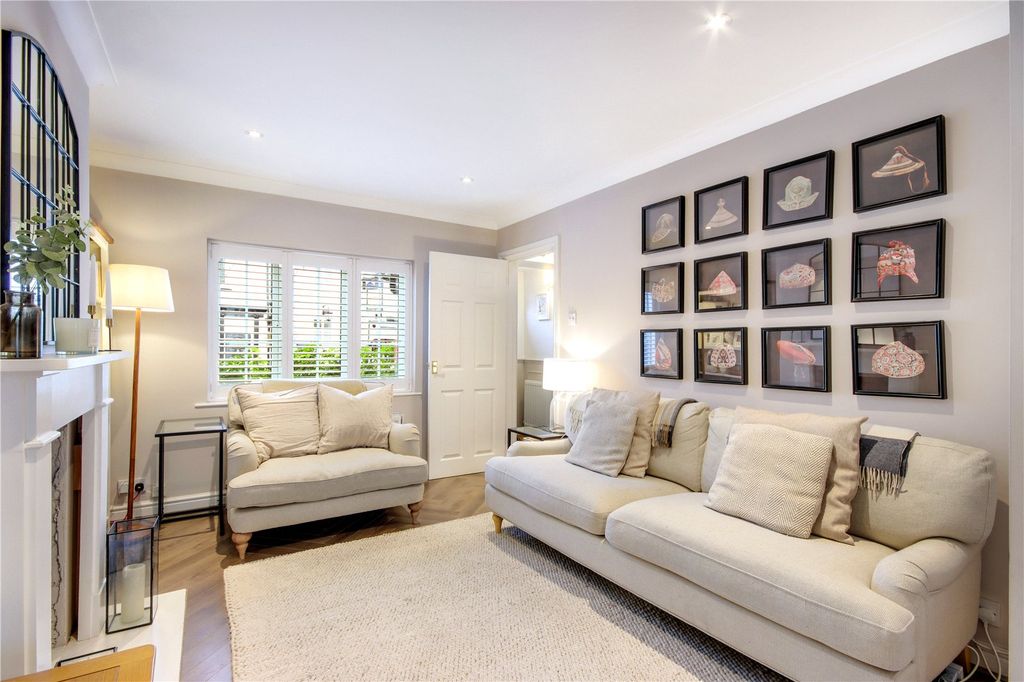 Property photo 3 of 12 Sitting Room