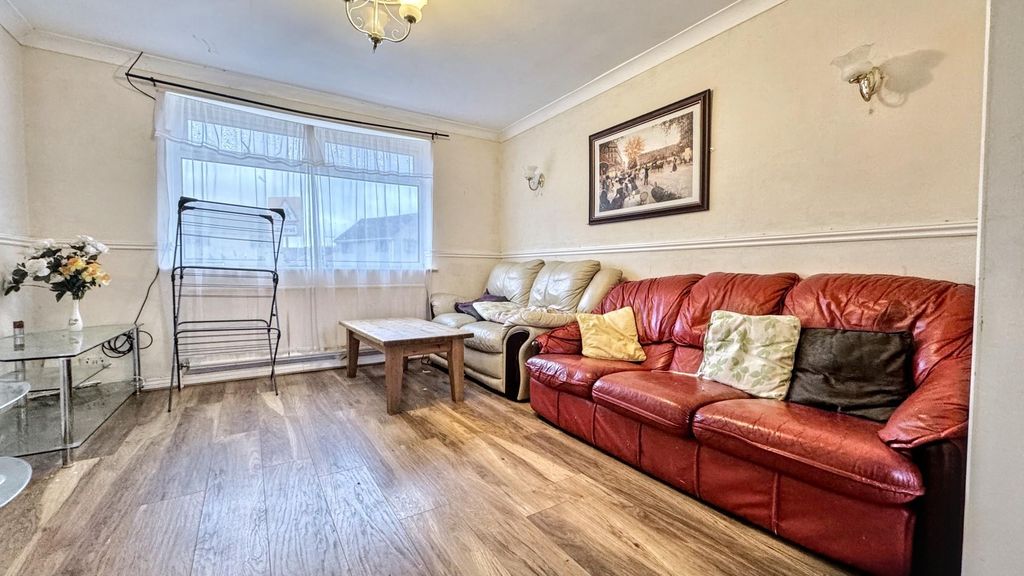 Property photo 2 of 12 Mbhq1Zy1_K-Lm7Wf7i-6Vg