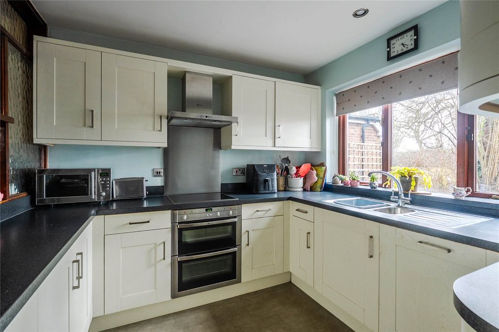 Property photo 2 of 22 Picture No. 13