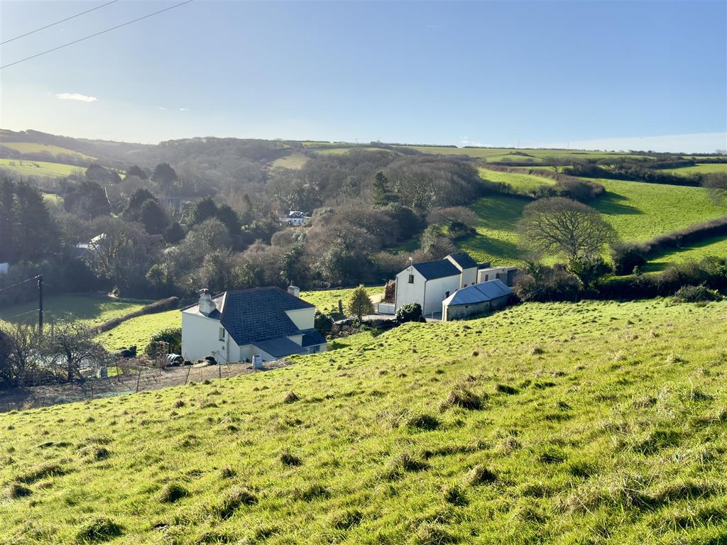 Property photo 2 of 42 Top Field.Jpeg