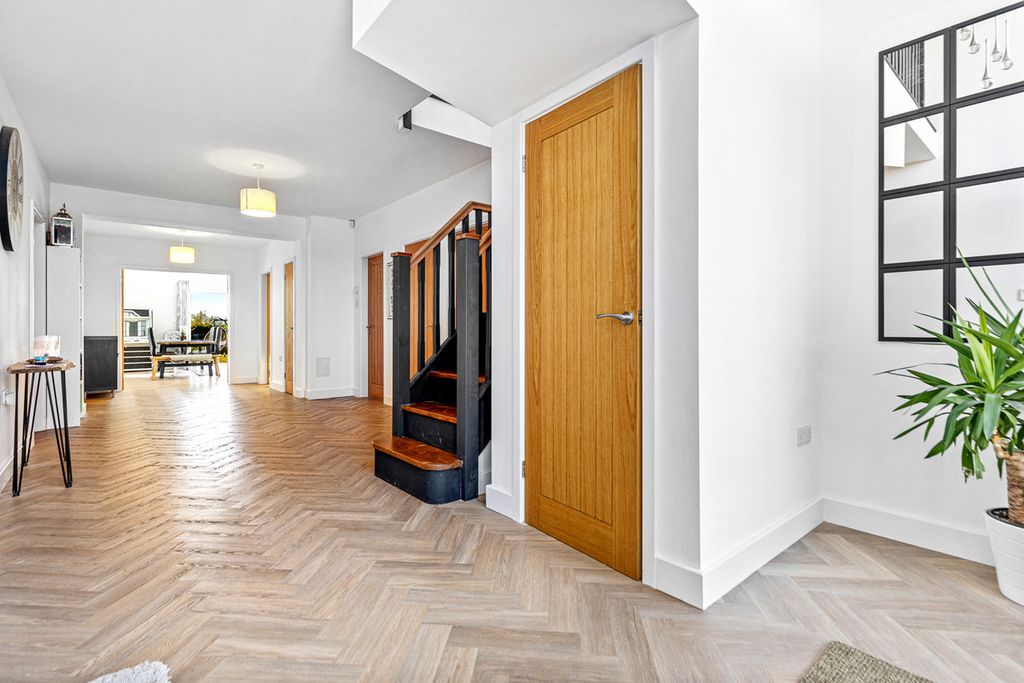 Property photo 3 of 30