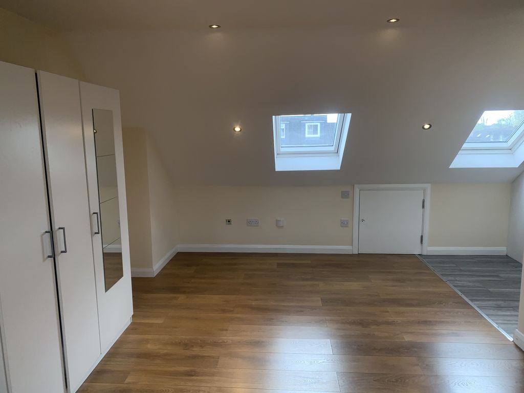 Property photo 1 of 9 Two Double Bedroom First Floor Duplex Flat In Hatch End.